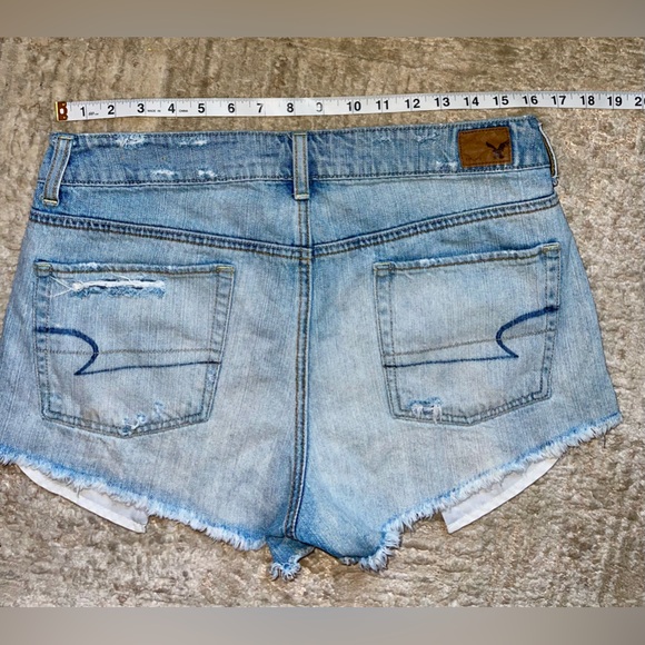 3/$25 LIKE NEW 𝑨𝒎𝒆𝒓𝒊𝒄𝒂𝒏 𝑬𝒂𝒈𝒍𝒆 Jean Shorts - Picture 11 of 15